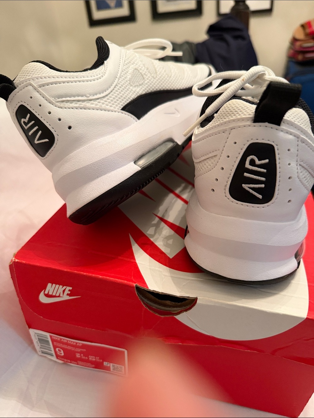 Nike Men’s White and Black AIR Sneakers
